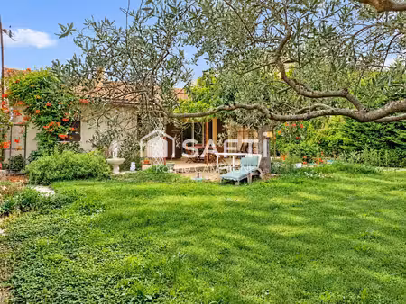 maison avec jardin  terrasse couverte et annexes