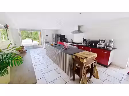 charme et authenticité à vouneuil sous biard : magnifique maison en pierre de 1800 avec 6 