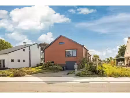 gerenoveerde woning met prachtig zicht over de velden