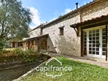 vente longère et corps de ferme à saint-séverin-sur-boutonne (17330) : à vendre / 309m² sa