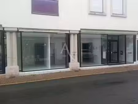 location bureaux et commerces à challans (85300) : à louer / 70m² challans