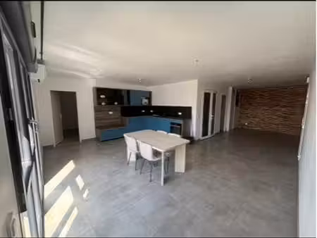 belle appartement meublé de 139 m² – 3 chambres possibles – 2 parkings
