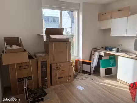 studio refait à neuf à louer à kerfeunteun