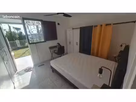 t2 meublé avec terrasse et jardin