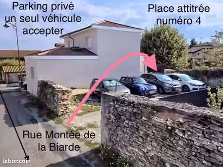 à louer place de parking extérieure sur terrain privé à saint-alban-de-roche 