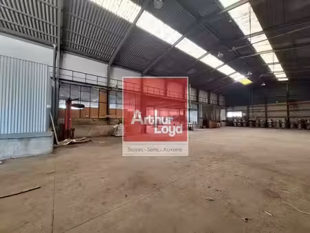 location entrepôt sens 89100 400m² à 1710m²