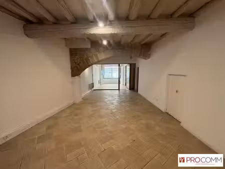 location commerce nimes 30000 110m²