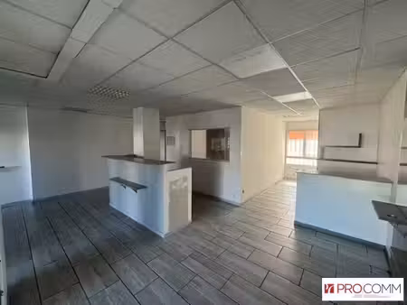 location commerce nimes 30900 95m²