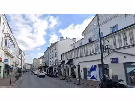 location commerce saint maur des fosses 94210 151m²