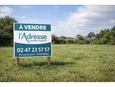 vente terrain  696.00m²  la croix