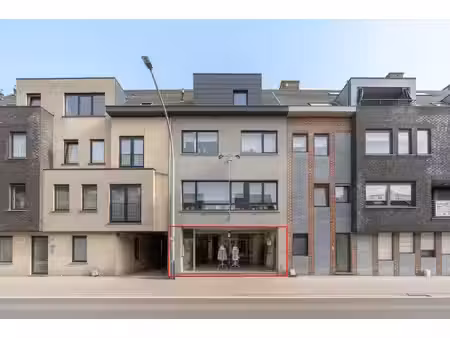 goed gelegen gelijkvloers handelspand van maar liefst 436m²