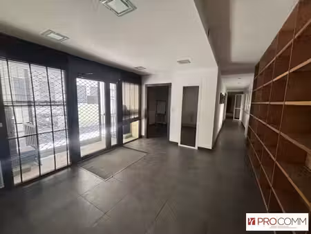 location bureaux nimes 30900 220m²
