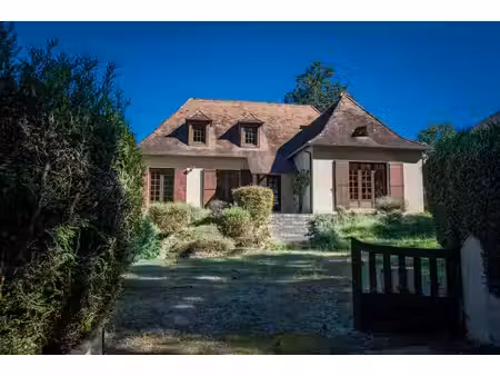 maison perigourdine  132m2 3 chambres  grande sous-sol  piscine  1852 m2