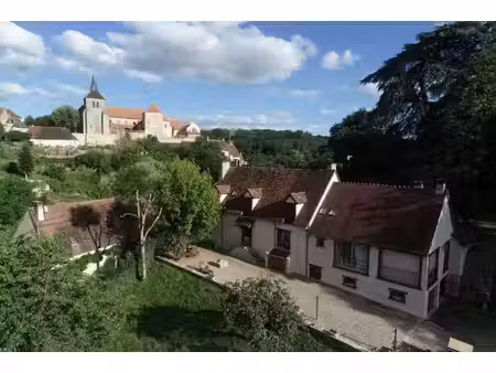 belle propriété de caractère  idéalement située à quelques minutes à pied de saint-benoît-