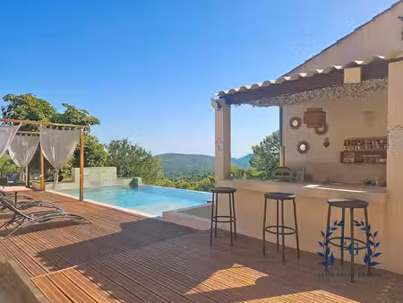 propriété sur 3 5 ha   150 m2 habitables avec piscine chaufée