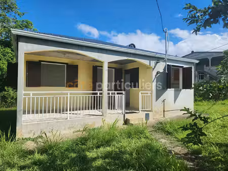 maison 3 pièce(s) 68 m2 avec jardin clôturé - sainte-rose
