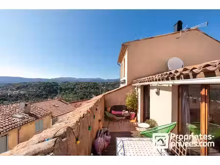 maison de village avec terrasse et vue dégagée