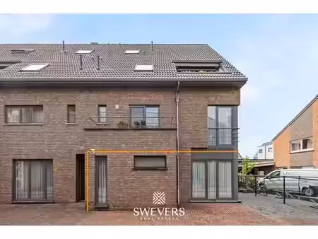 uitstekend gelegen gelijkvloers appartement met 2 slaapkamers en private tuin