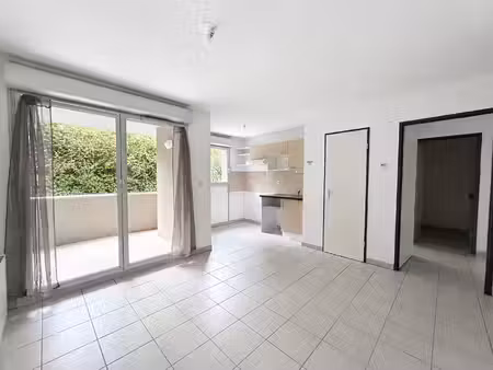appartement malemort 2 pièce(s) 38 m2 + terrasse et parking