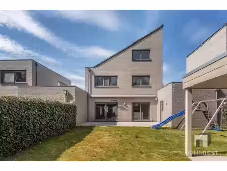 luxe woning met 4 slaapkamers  2 badkamers  garage en zonnige tuin
