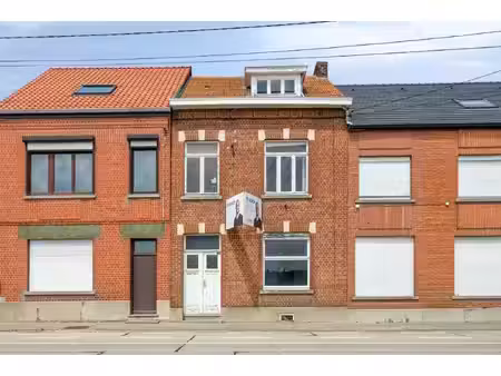 ruime te renoveren woning met 3 slaapkamers in lubbeek met doorgang langs het perceel van 
