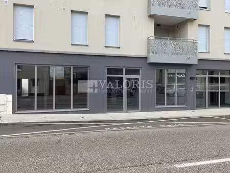achat local commercial 179m² st bonnet de mure 69720