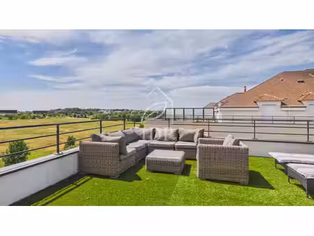 grand t4 avec terrasse de 32 m² et balcon – 2 parkings en sous-sol