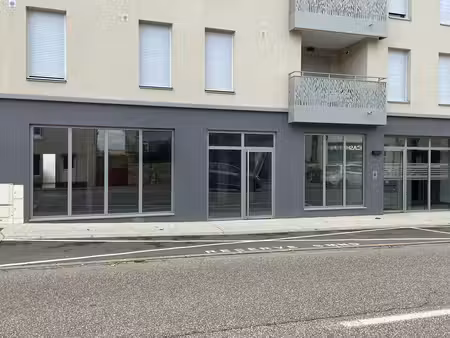 location local commercial 179m² st bonnet de mure 69720