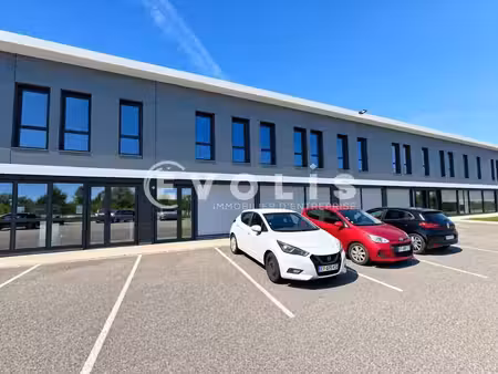 location local d’activités chassieu 69680 196m²