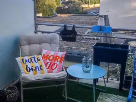 saint-benoît - t2 avec balcon et parking sécurisé - libre de toute occupation