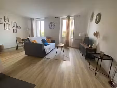 cogolin - centre-ville - charmant studio - 33m²