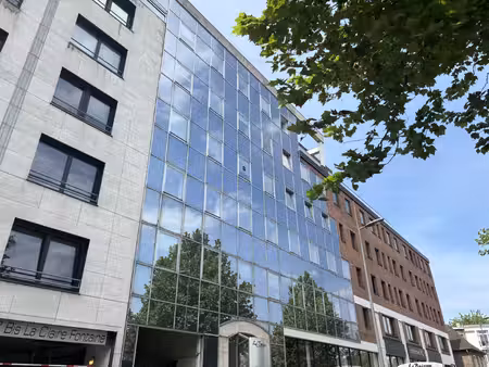 location local professionnel 181m²
