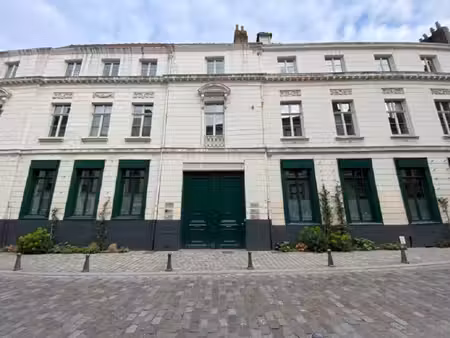 location local professionnel 438m²