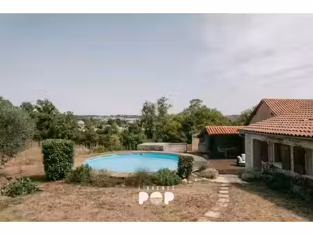 maison en pierre avec piscine à louer à périgueux