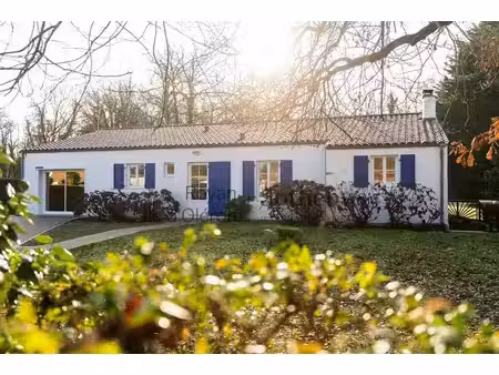 villa recente avec piscine pres du centre ville de breuillet