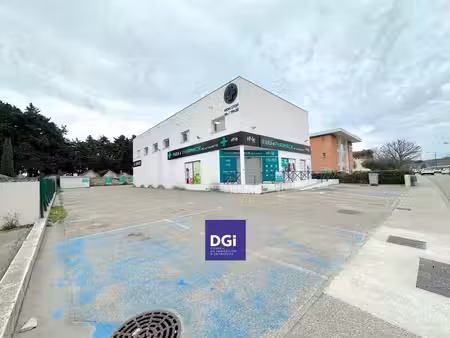 location commerce la calmette 30190 580m²