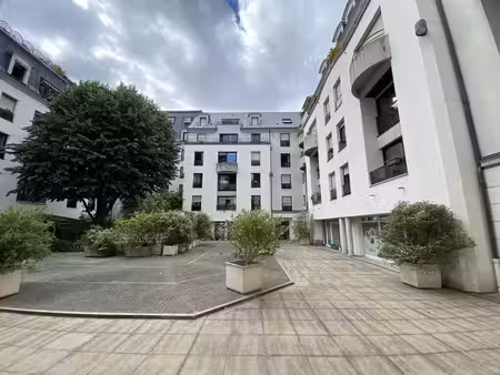 location commerce paris 75011 75m²