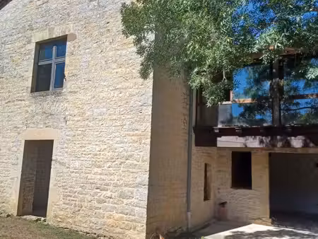 maison de caractère en pierre en cours de rénovation sur 380 m2 de terrain