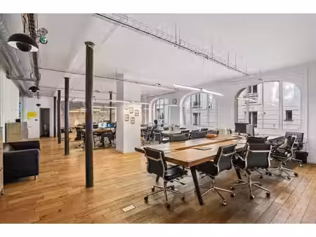 location local professionnel 300m²