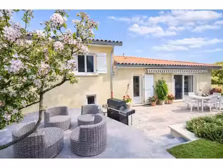 maison familiale quartier residentiel