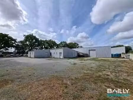 vente bureaux et commerces à la chaize-le-vicomte (85310) : à vendre / 540m² la chaize-le-
