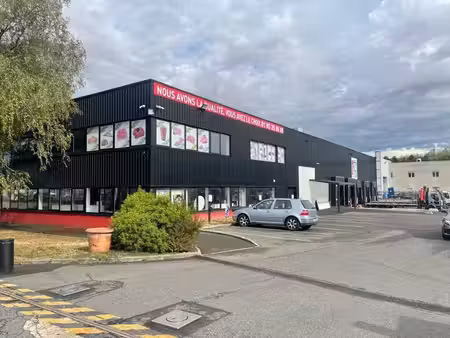 location entrepôt 117m² à 1849m²