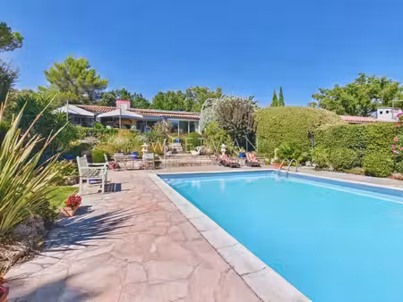 villa plain-pied avec piscine dans domaine sécurisé - seillans