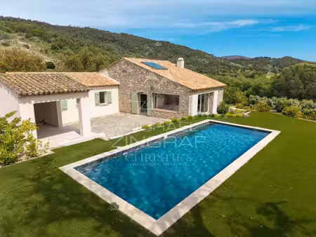 villa en pierre rénovée en 2024 - village du plan de la tour