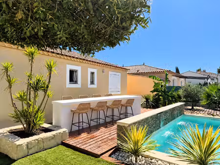 villa de plain-pied avec garage et piscine