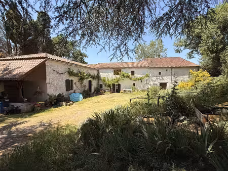 charmante fermette à la campagne cadre paisible et verdoya