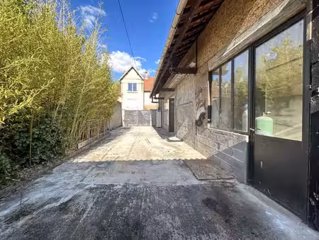 batiment avec très belles possibilités