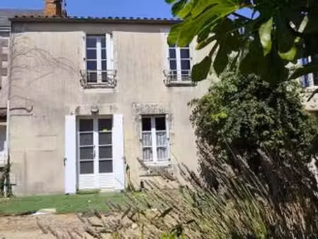 vente maison à bazoges-en-pareds (85390) : à vendre / 75m² bazoges-en-pareds