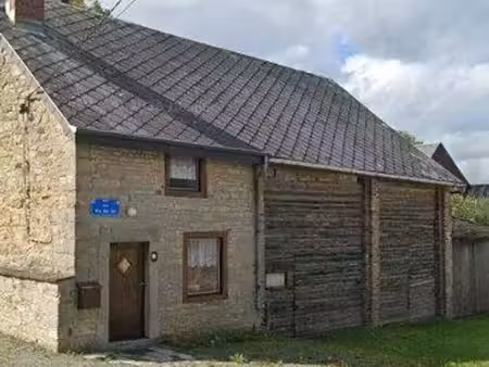 maison d'habitation 4 façades avec garages et jardin