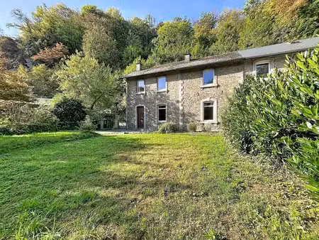 maison en pierres rénovée avec 3 chambres et joli jardin.